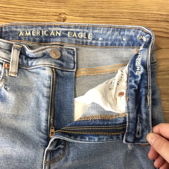3/$20 American Eagle Super Hi-Rise Jegging Womens 0 Short Light Distressed Jeans - Picture 9 of 15